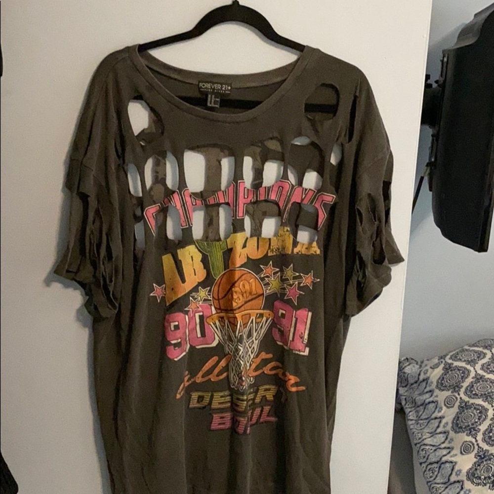 forever 21 graphic T shirt with cutouts